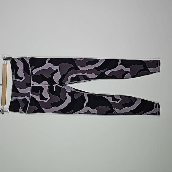 UNDER Armour small heatgear black and purple athletic leggings - Picture 1 of 8